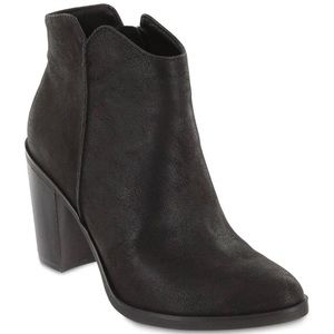 MIA low cut block heel black booties